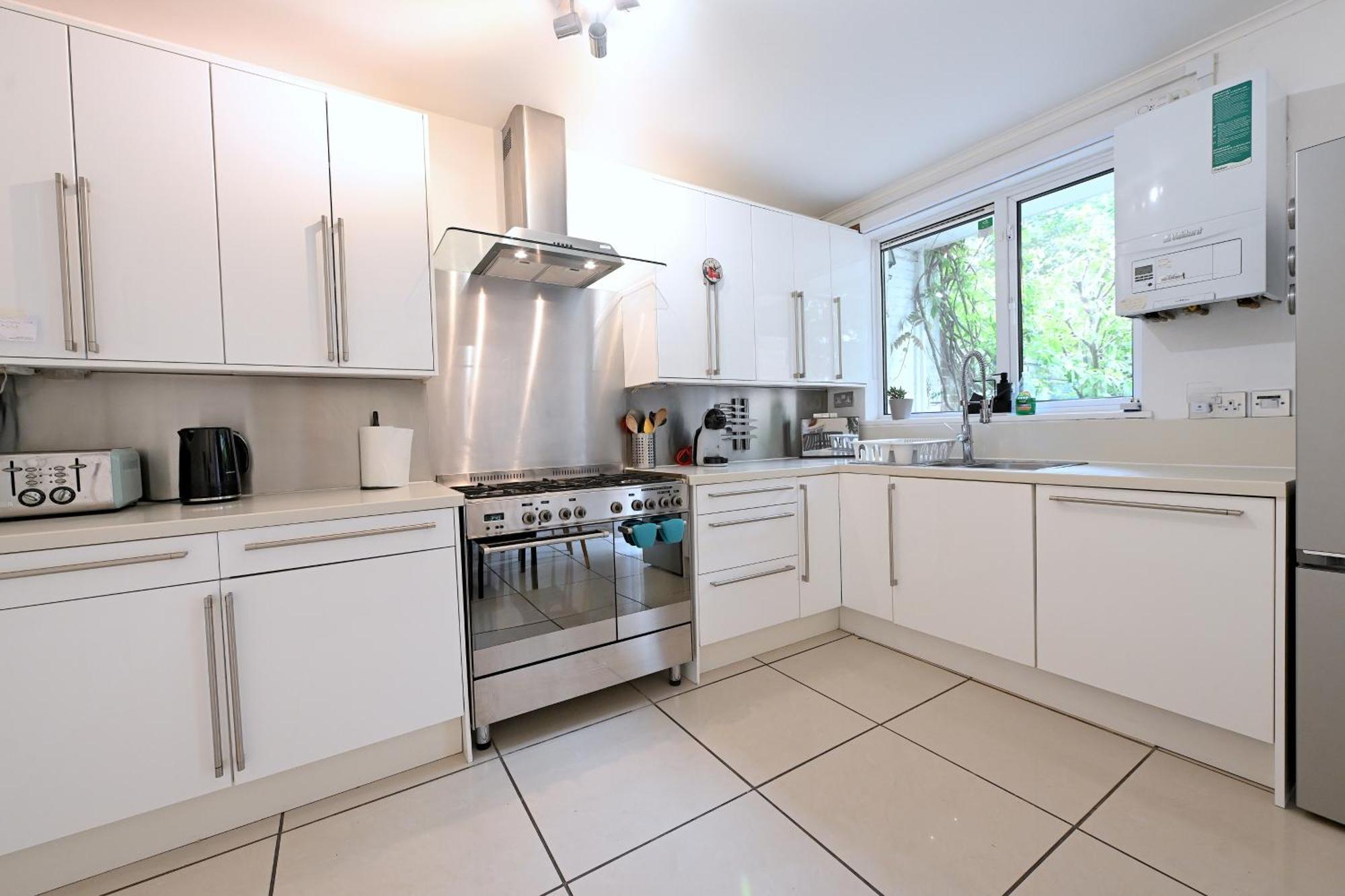 4 Bedroom Patio House Regent'S Park - Parking Londres Exterior foto